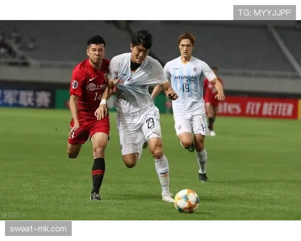 凯泽边路进攻战术提升球队表现,状态回暖助力本赛季争冠竞争力增强 凯泽边路进攻战术提升球队表现,状态回暖助力本赛季争冠竞争力增强