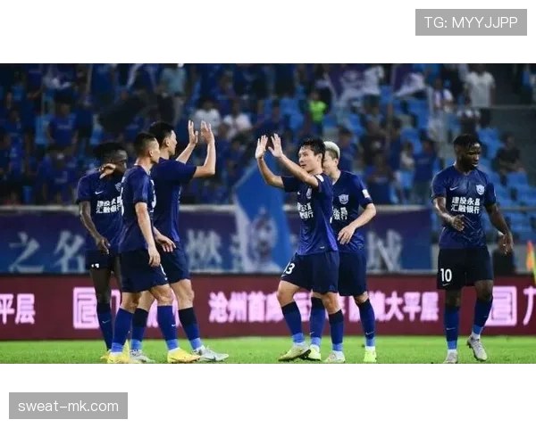 刚刷到蒋圣龙赛后回家，球衣还湿着却从鞋柜里掏出比我房贷还贵的一双球鞋